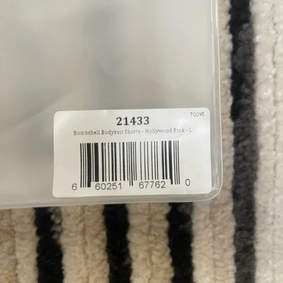 Bombshell sportswear bombshell bodysuit shorts in Hollywood pink size LARGE - Picture 3 of 9